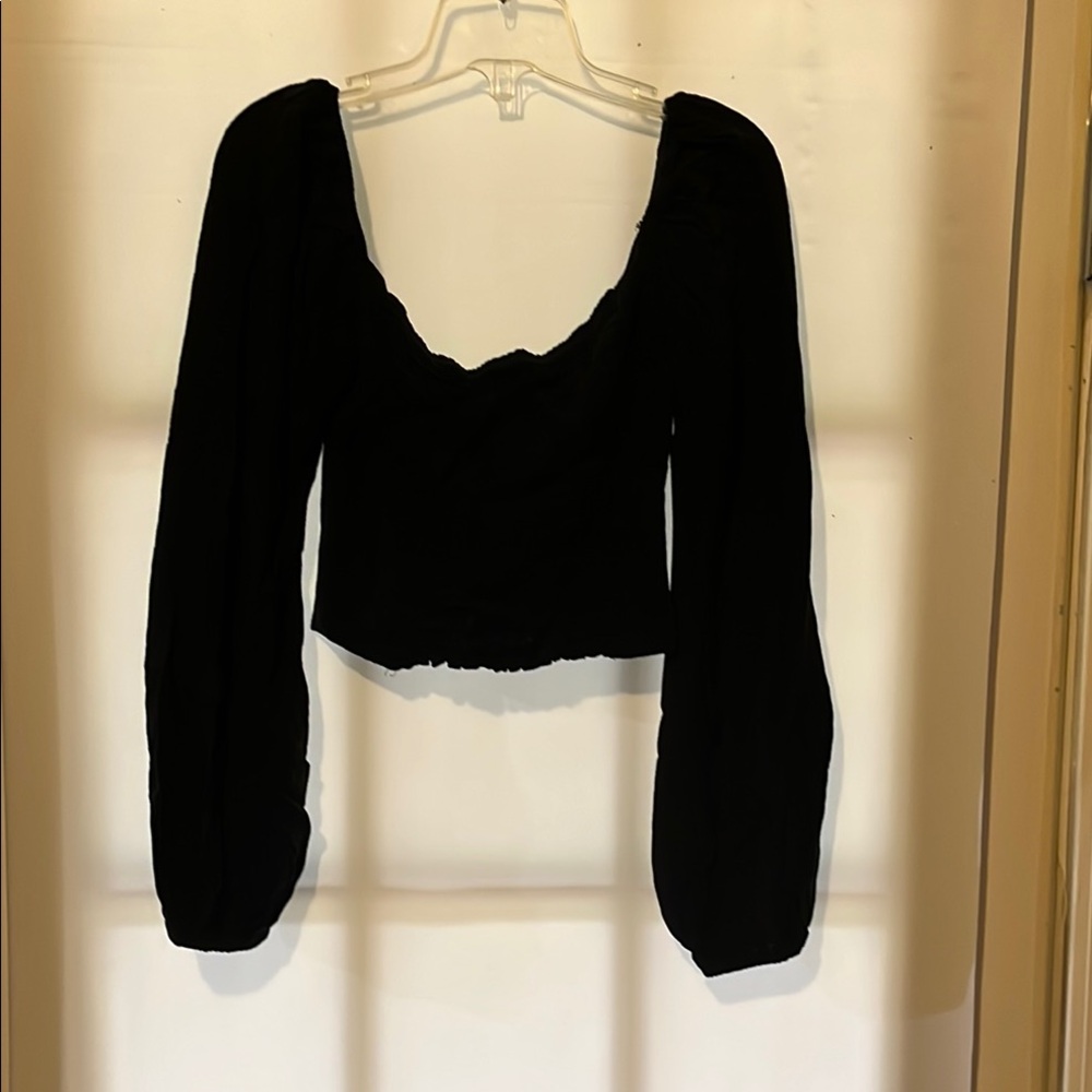 Black Ruched Crop Top with Billowy Sleeves